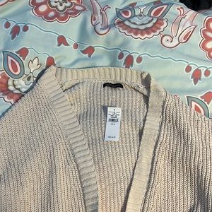American Eagle Cardigan NEW with the tags